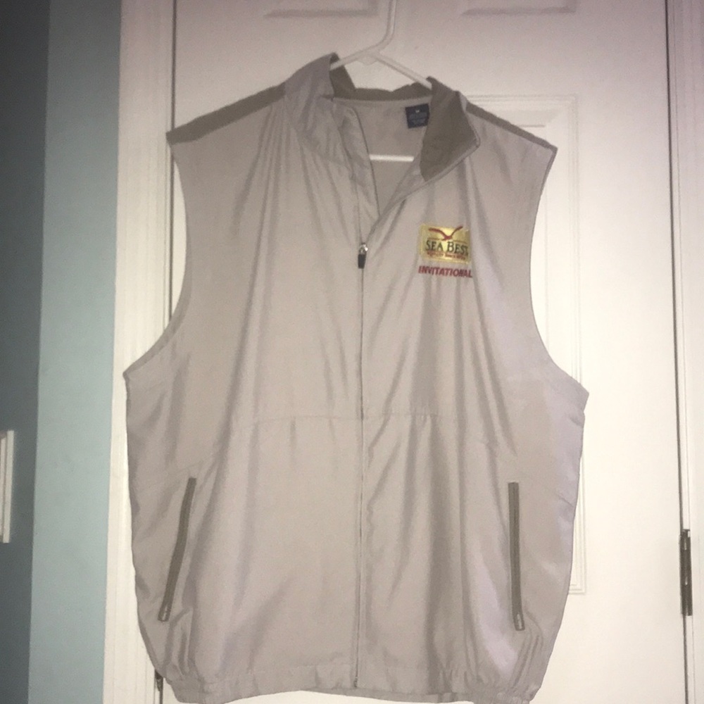 A pull over vest !!